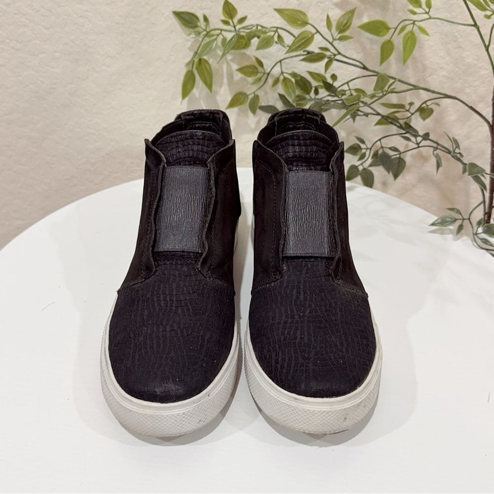 Kaanas Black Suede Chelsea Ankle Mid Top Slip on Sneaker Size 6 Preowned - Picture 2 of 9